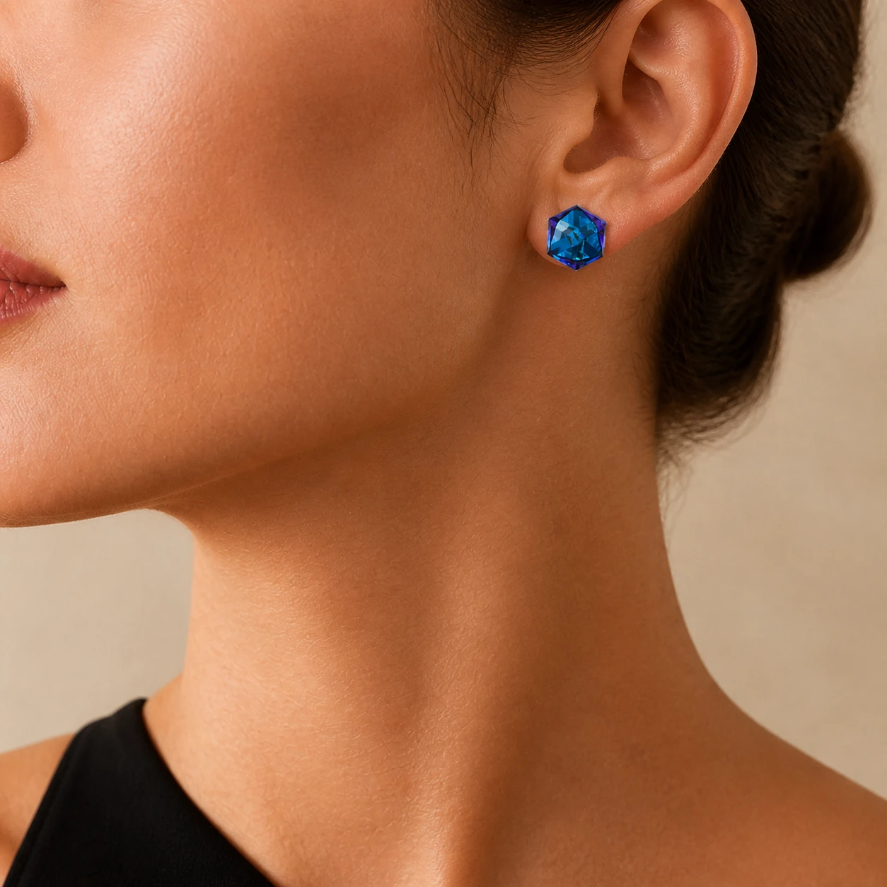 Blue Earrings Dreams, vista modelada referencial